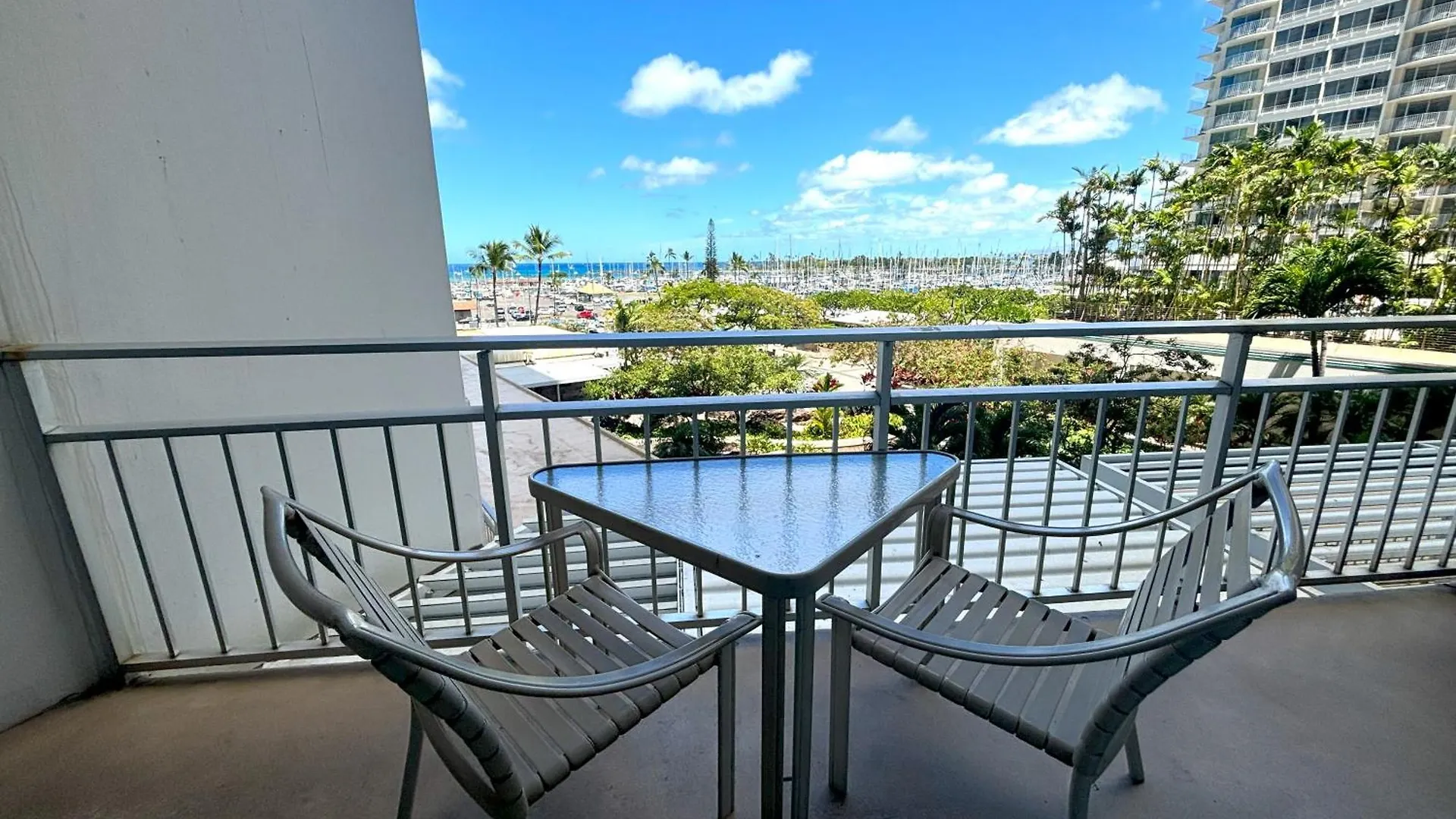 Ilikai Apt 302 - Spacious Studio With Stunning Ocean & Harbor Views Honolulu