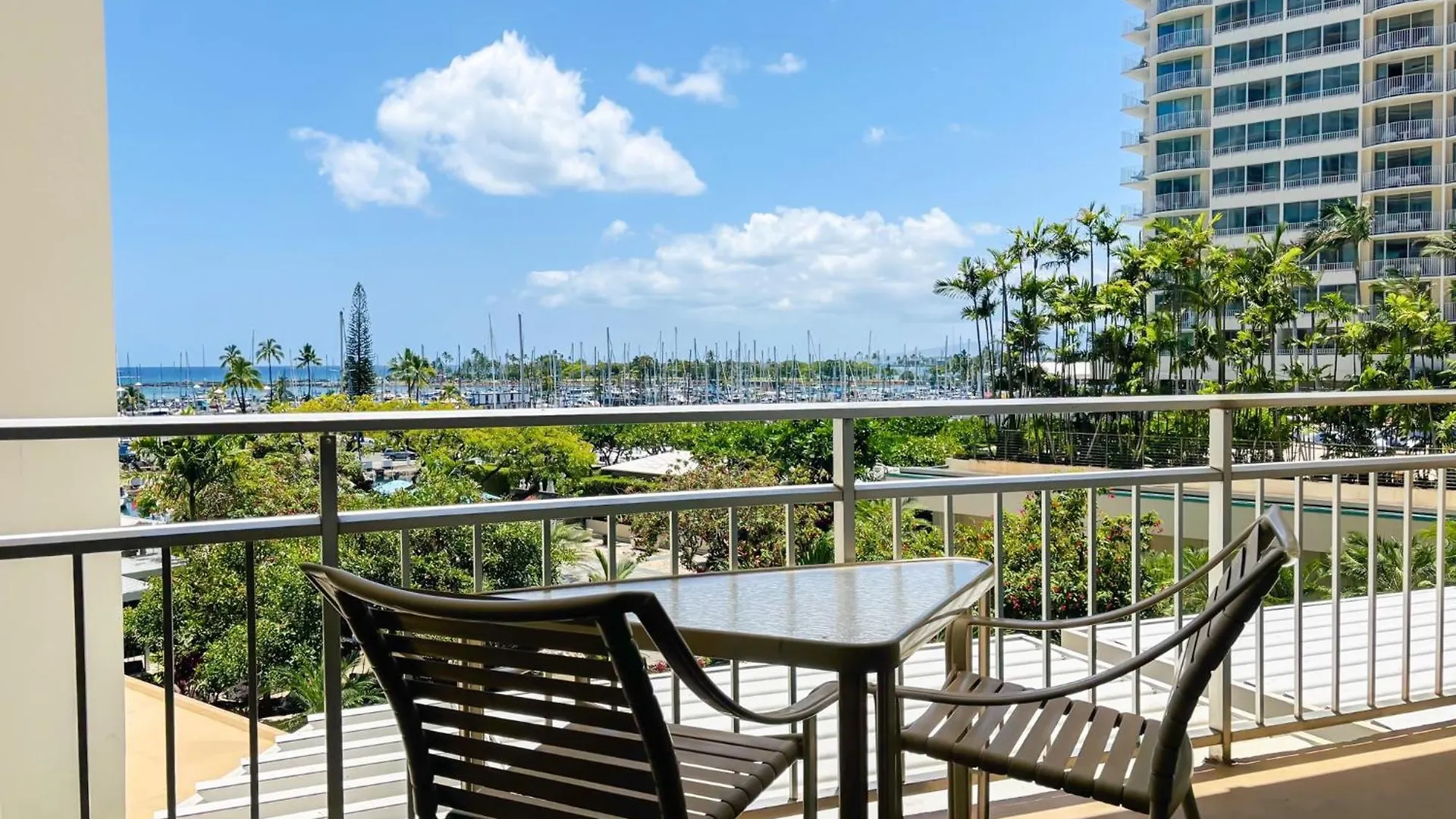 Ilikai Apt 302 - Spacious Studio With Stunning Ocean & Harbor Views location