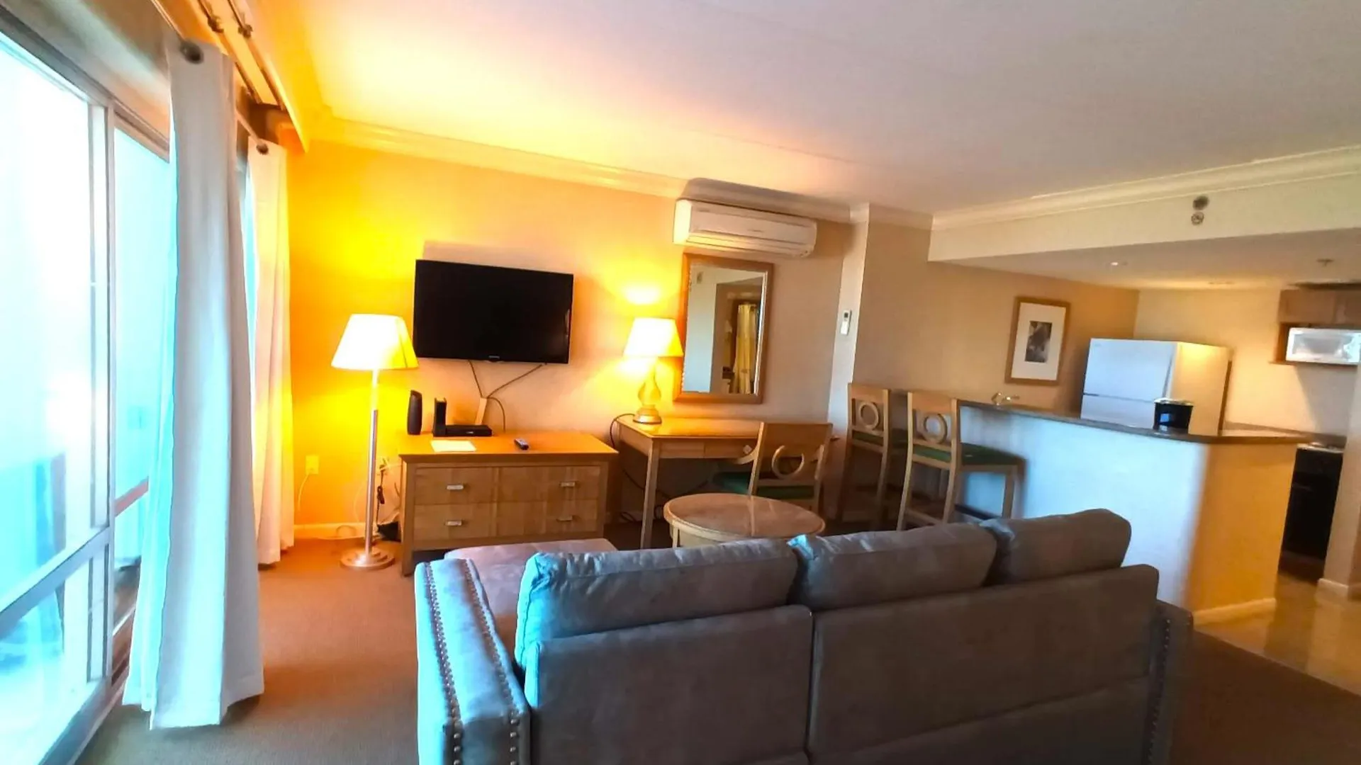 Ilikai Apt 302 - Spacious Studio With Stunning Ocean & Harbor Views 호놀룰루